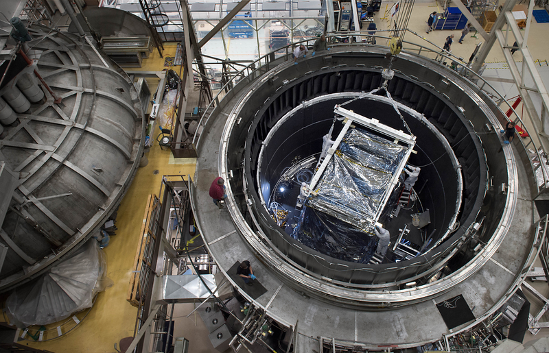 Illustration for article titled This Massive Chamber Is A Space Simulator For Spacecraft